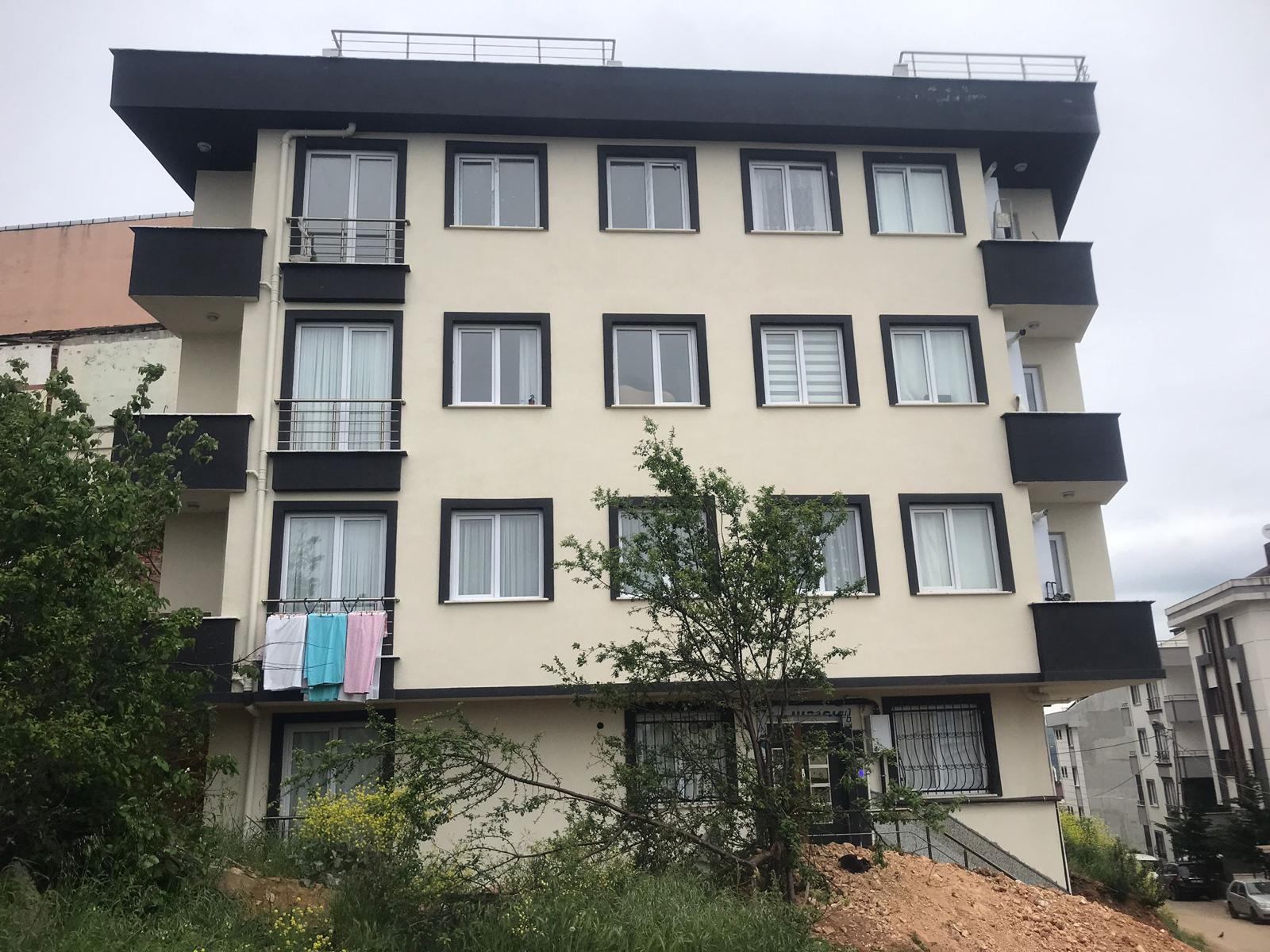 İstanbul Sancaktepe Yunus Emre Mahallesi Şefik Bey Apartmanı dış cephe görünümü